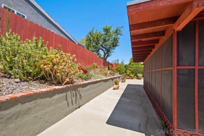 Building Photo - 5296 Manhasset Dr
