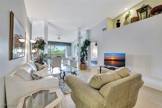 Building Photo - 2420 Hidden Lake Dr