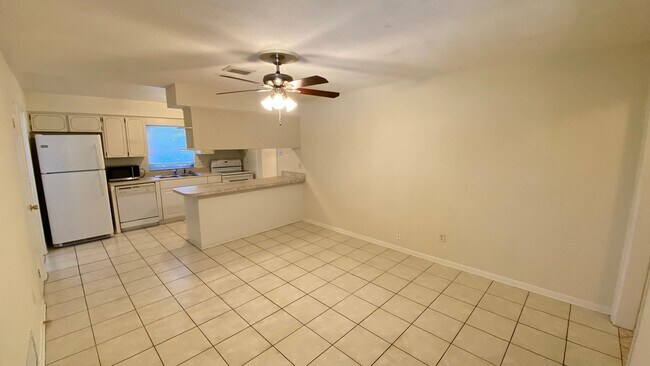 Building Photo - Charming 4br/2ba Winter Park Home!