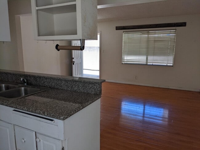 Building Photo - 208 N Catalina Ave