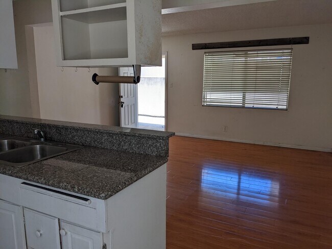 Foto del edificio - 208 N Catalina Ave