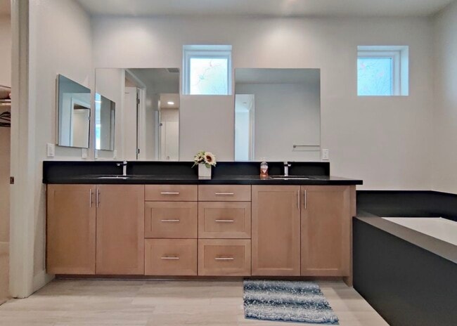 Building Photo - 371 Novel