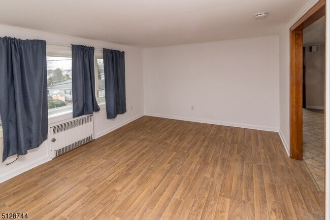 Foto del edificio - 306 Hawthorne Ave