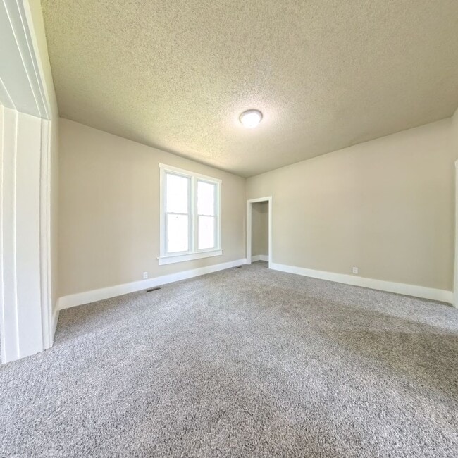Building Photo - Newly remodeled 3 bedroom 1 bathroom home-...