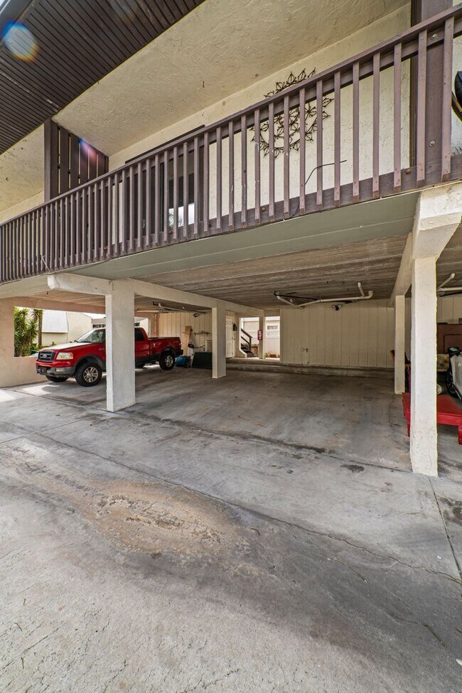 Building Photo - Modern 2 Bed 2 Bath. Only 1 Block Away from Jacksonville Beach. Pet Friendly