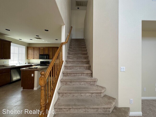 Foto del edificio - 3 br, 3 bath House - 6051 Shining Light Av...