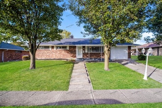 Building Photo - 5575 Barnard Dr Building Photo - 5575 Barnard Dr