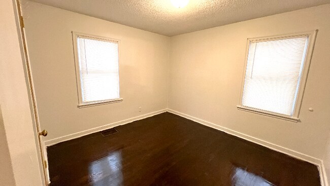 Foto del edificio - 2215 45th Ave NE