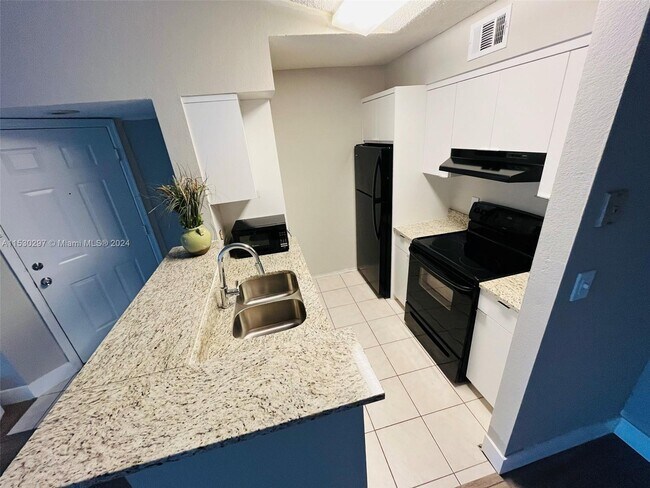 Foto del edificio - 2846 S University Dr