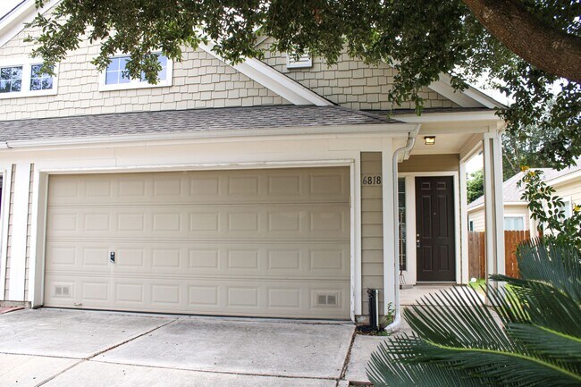 Building Photo - 3-BEDROOM TOWNHOME NEAR UTSA, MEDICAL CENTER