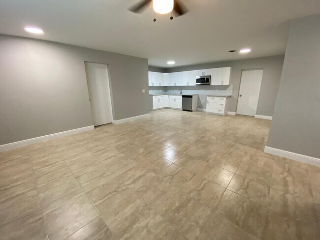 Foto del edificio - 811 SW 12th Ct