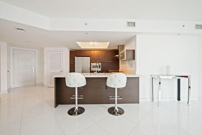 Building Photo - 200 Sunny Isles Blvd