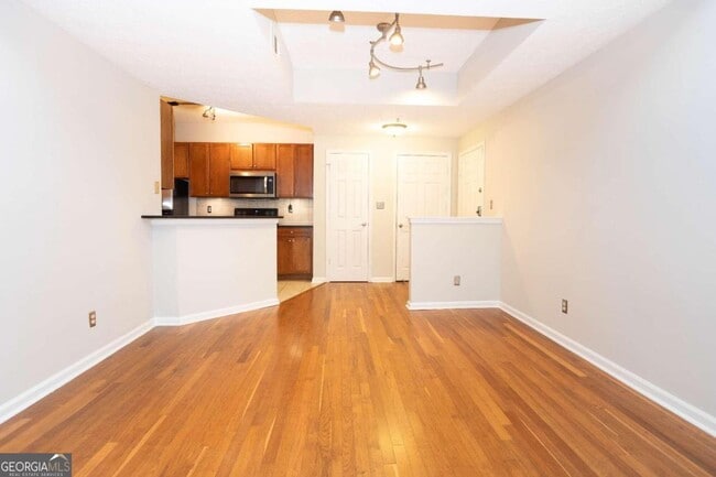 Building Photo - 1250 Parkwood Cir SE