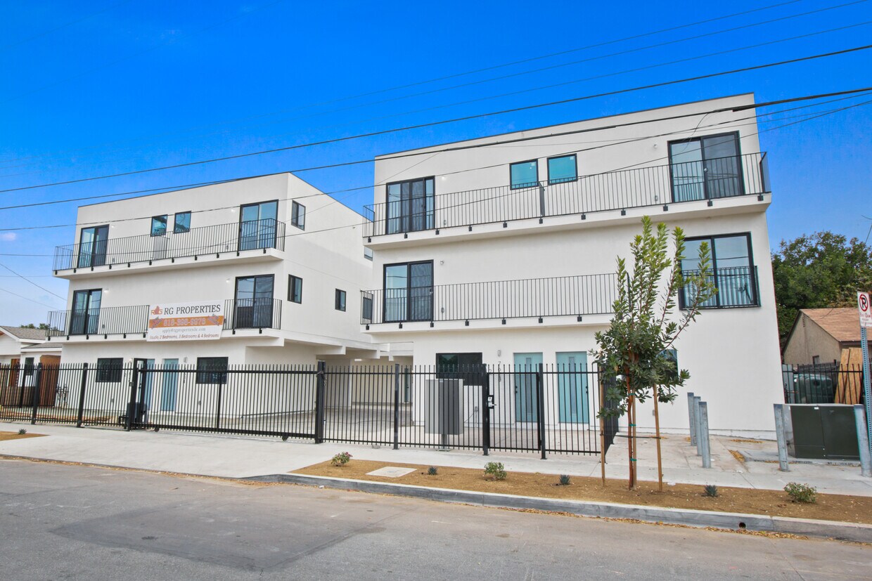 Foto principal - 7636 Morella Ave