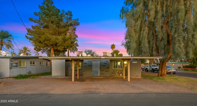 Building Photo - 908 S Mariana St