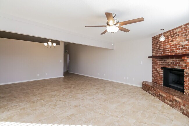 Foto del edificio - 2641 E Isabella Ave