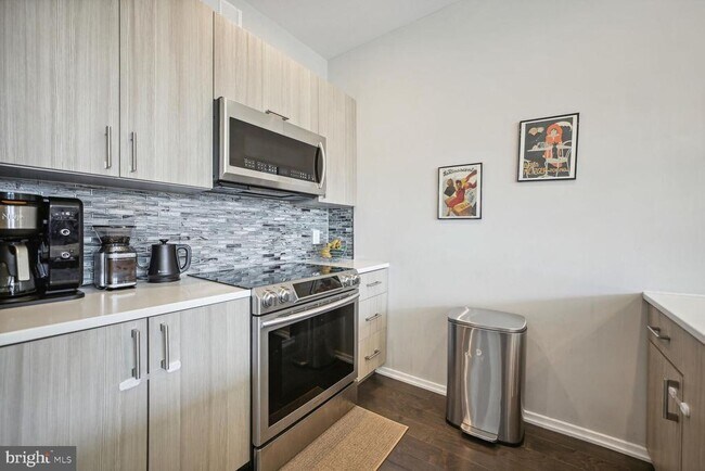 Building Photo - 340 Adams St NE