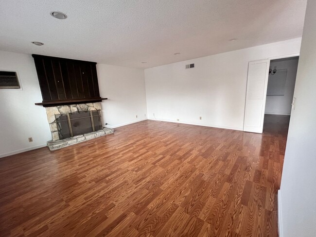 Building Photo - 3 Bedroom, 2.5 bath with Private Patio, At...