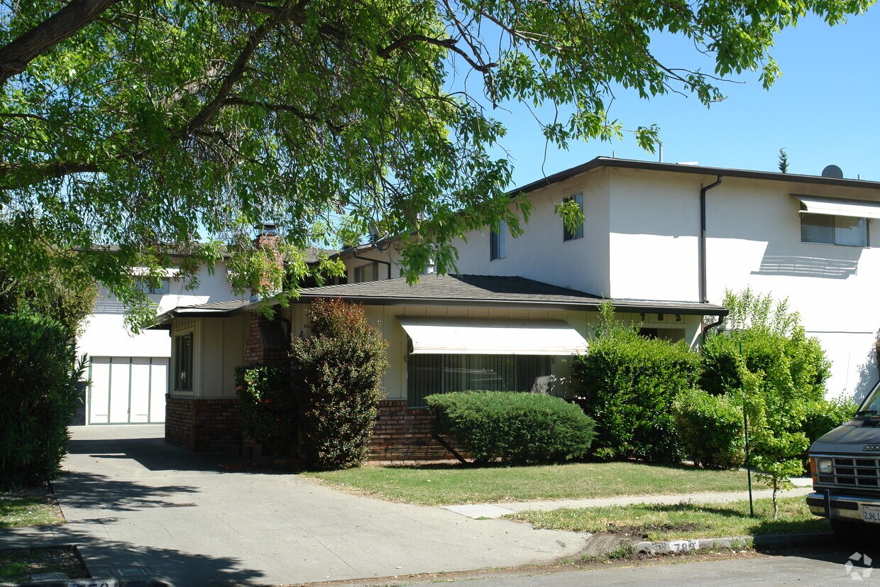 Building Photo - 782 Opal Dr