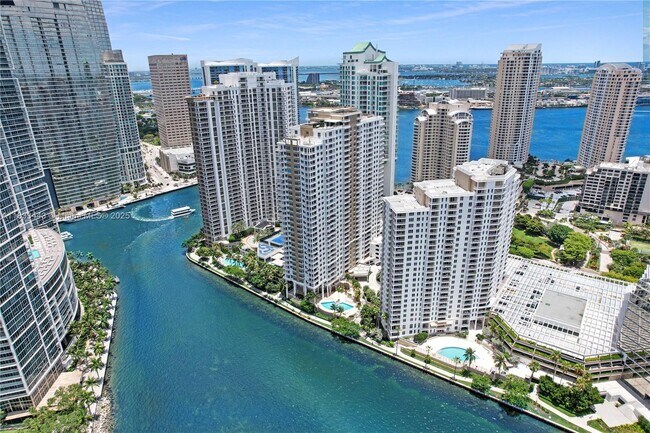 Foto del edificio - 801 Brickell Key Blvd