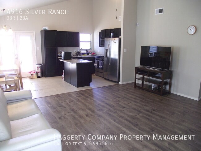 Building Photo - 4916 Silver Ranch Ave