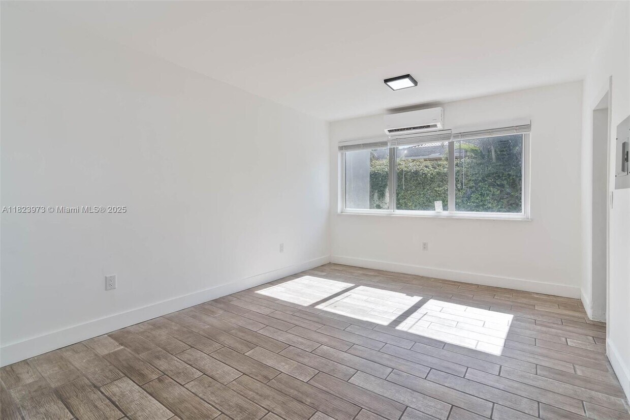 Foto principal - 2190 SW 14th Terrace