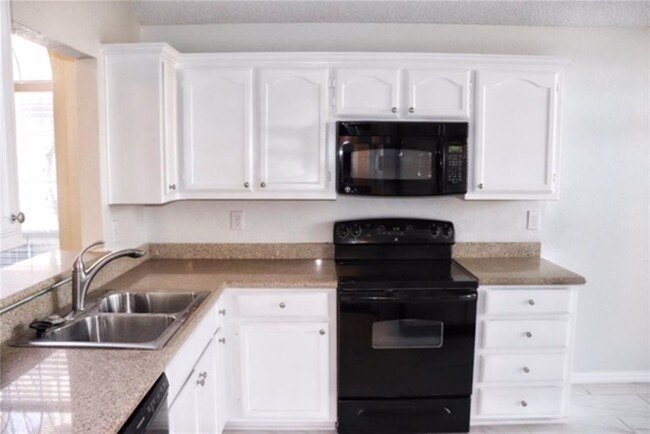 Building Photo - 3047 Renaissance Ct