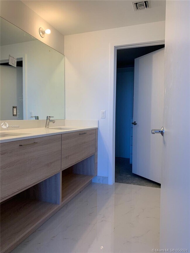 Building Photo - 16385 Biscayne Blvd