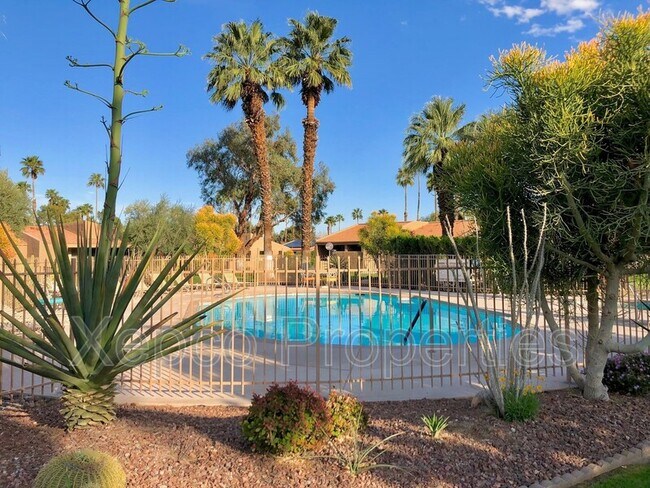 Building Photo - 2571 N Whitewater Club Dr