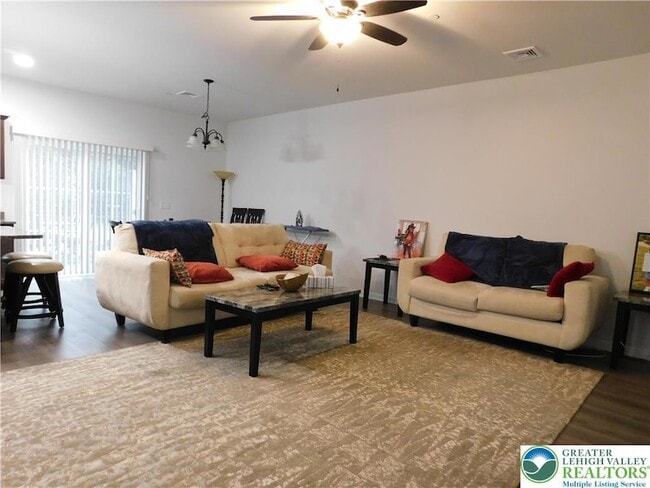 Foto del edificio - 1047 Cetronia Rd