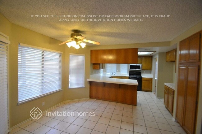 Building Photo - 4546 Grandview Dr