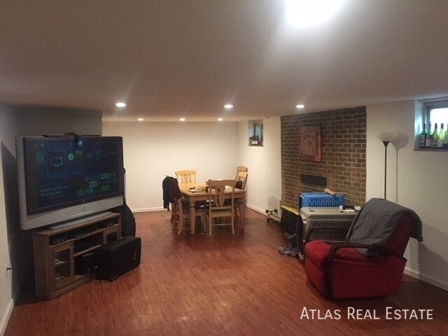Foto principal - Available 11/10! Centrally Located 2 Bed, ...