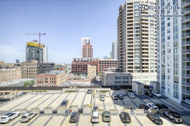 Building Photo - 165 North Des Plaines Street-GO FL8-ID644