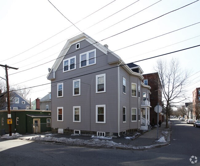 Building Photo - 27 Salem St