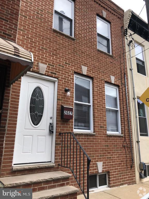 Building Photo - 2027 S Darien St
