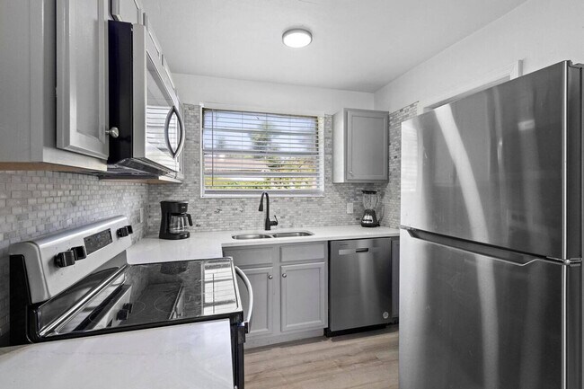 Foto del edificio - 3100 Page Ave