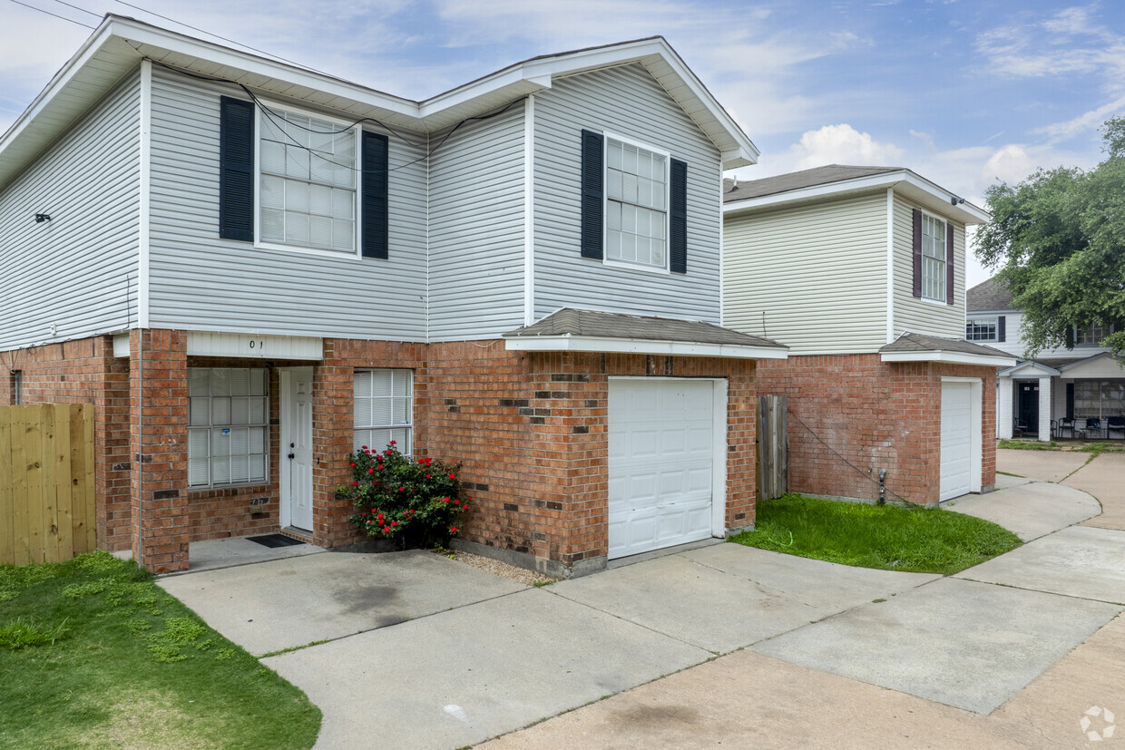 7050 Inwood Park Dr - Primary - Inwood Trace Village