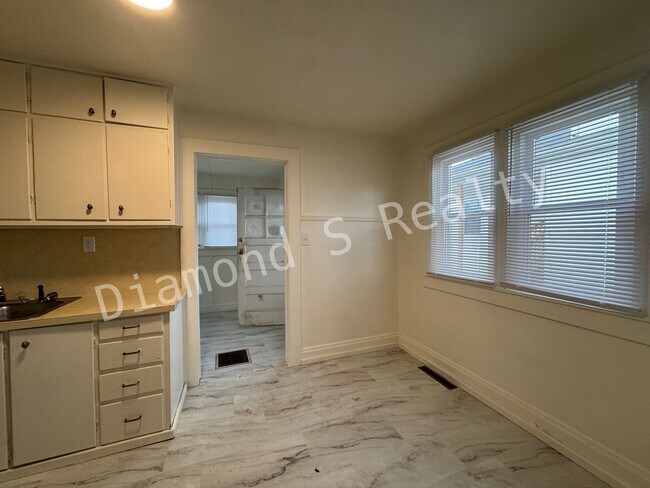 Foto del edificio - Adorable Stone 1 Bedroom Home Available!