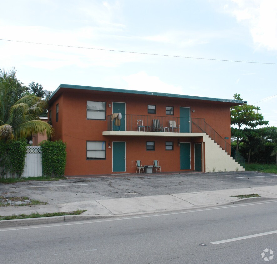 Primary Photo - 1300 N Andrews Ave