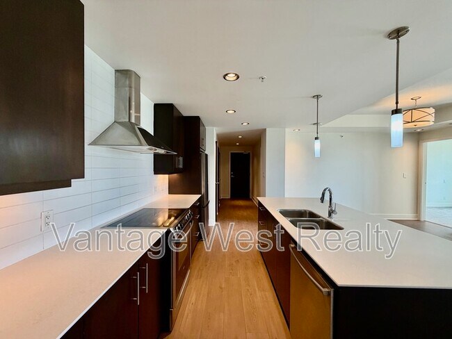 Photo du bâtiment - 2040-2040 Springfield Rd