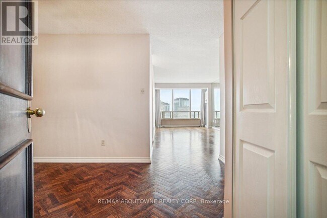 Photo du bâtiment - 1300 Islington Ave.