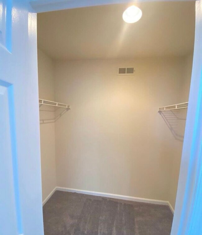 Building Photo - 95 Trotters Ln