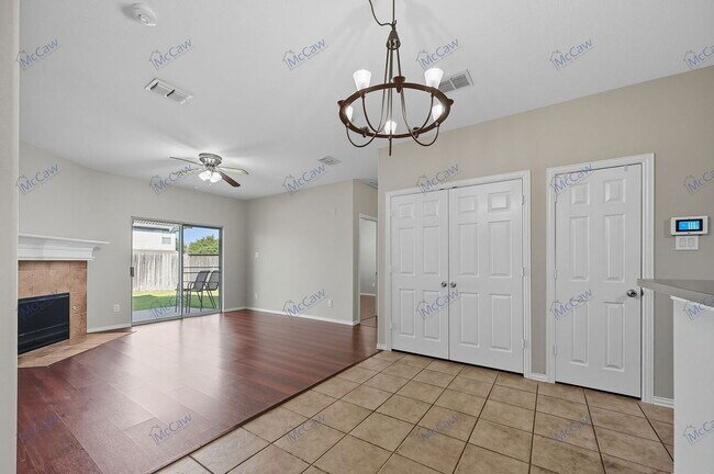 Foto del edificio - 4515 Sawgrass Dr