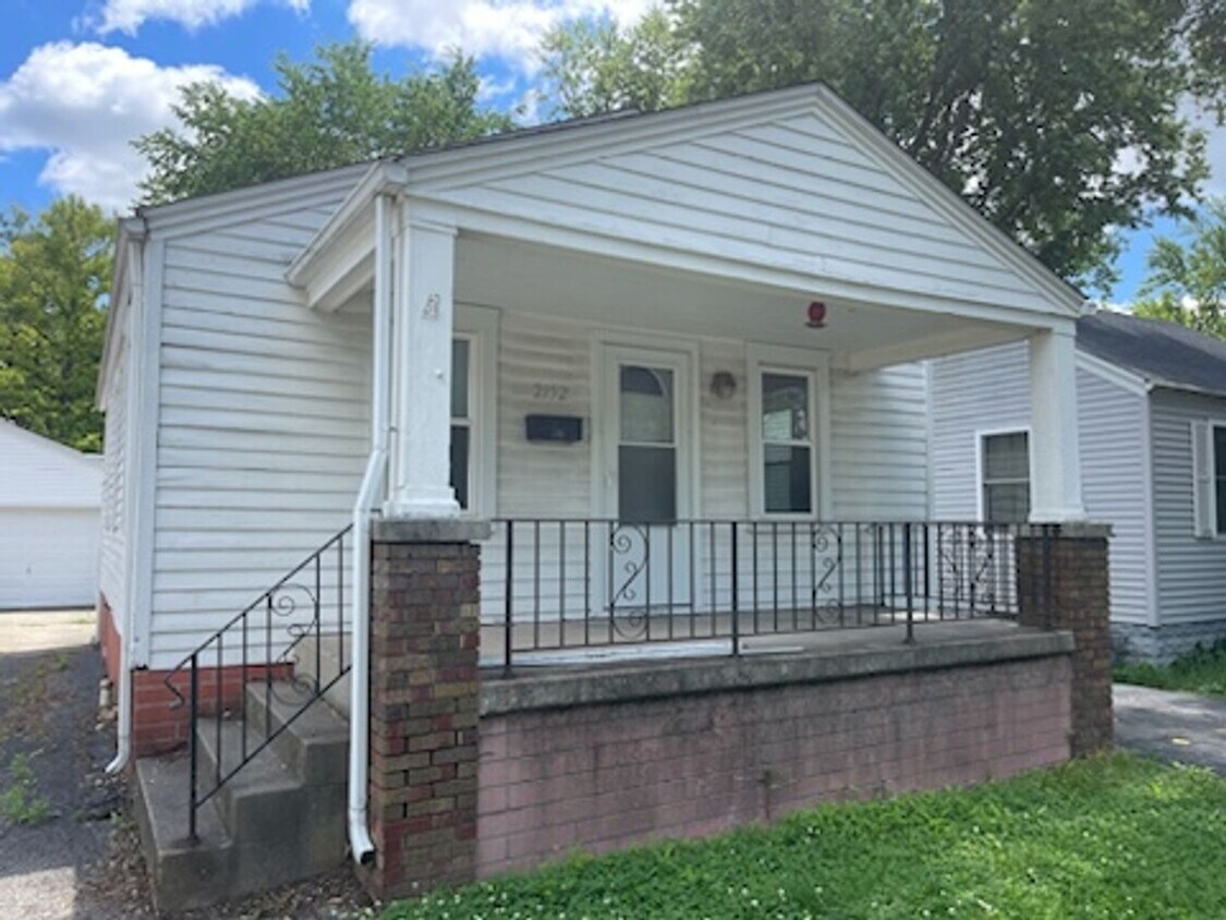 2152 S Martin Luther King Jr Dr, Springfield, IL 62703 House Rental