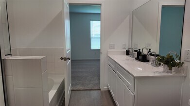 Building Photo - 15027 Rustic Moon Rd