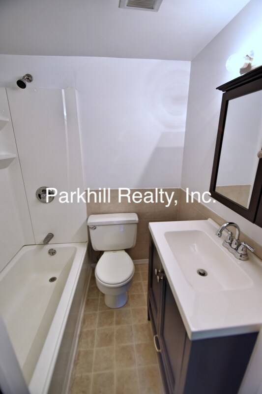 Building Photo - 12 Oakwood Dr