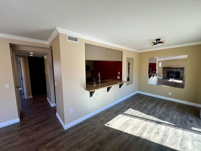 Building Photo - Stunning 2-Bed, 2-Bath Condo in Golden Hill – City Lights Community