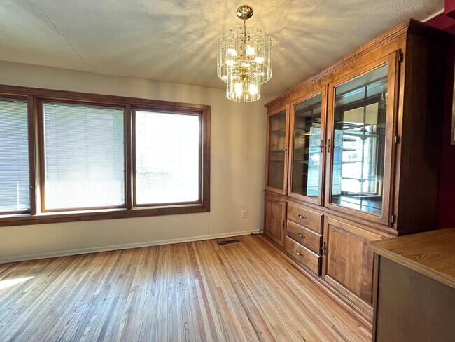 Building Photo - Price Reduced, available on a 6-month leas...