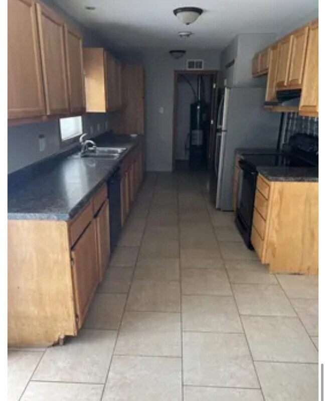 Foto del edificio - 5201 Harbet Ave NW
