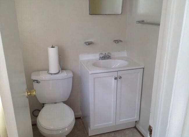 Building Photo - Cozy 3 Bedroom 1.5 Bathroom Ranch Located in Hampton VA